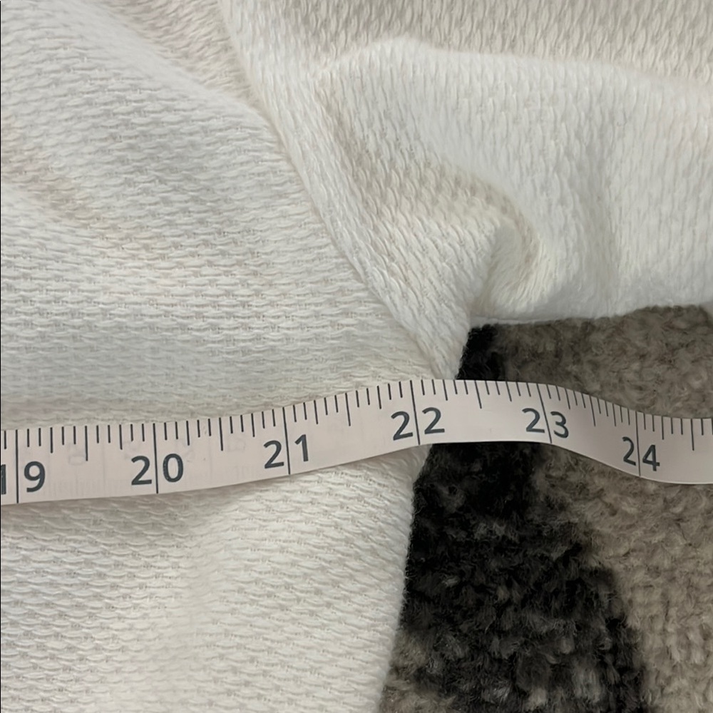 New Pottery Barn White Plush Robe - Picture 4 of 7